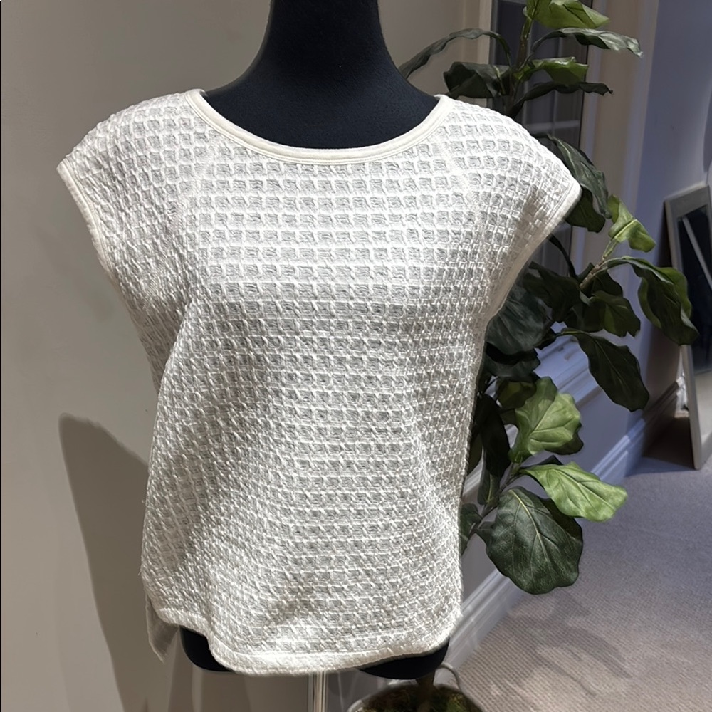 DKNY WHITE TEXTURED CAP SLEEVE TOP